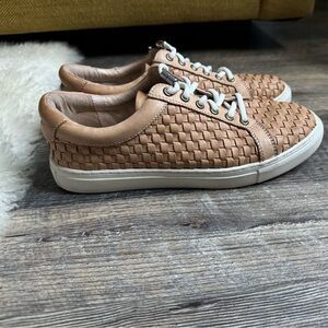 AUSTRALIA LUXE COLLECTIVE GENUINE LEATHER WOVEN SNEAKERS, SIZE 8